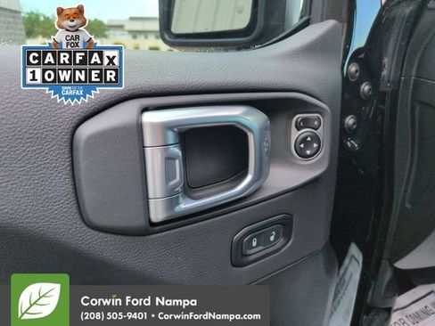 Used 2024 Jeep Wrangler Unlimited Sahara w/ Technology Group AWD/4WD image 11