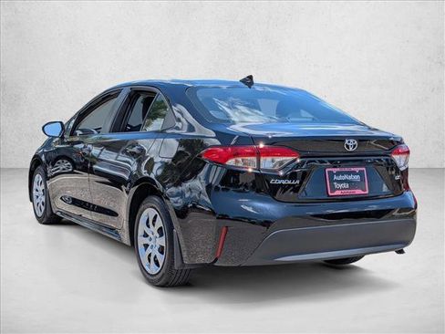 Used 2025 Toyota Corolla LE FWD image 8