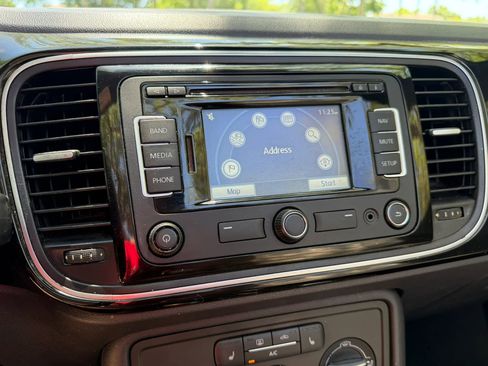 Used 2015 Volkswagen Beetle 1.8T image 25