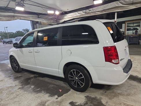 Used 2019 Dodge Grand Caravan GT FWD image 2
