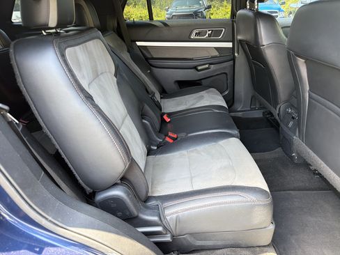 Used 2017 Ford Explorer XLT w/ Equipment Group 202A FWD image 15