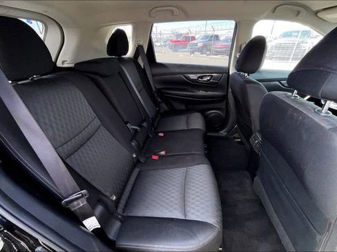 Used 2020 Nissan Rogue SV image 29