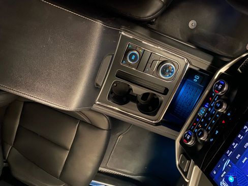 Used 2024 Ford Expedition Max XLT image 13