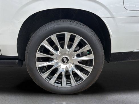 Certified 2025 Cadillac Escalade ESV Premium Luxury Platinum w/ LPO, Floor Liner Package image 15