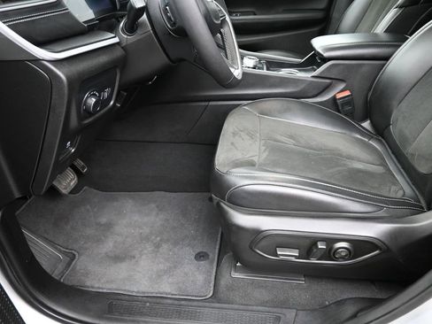 Used 2024 Jeep Grand Cherokee Altitude image 10