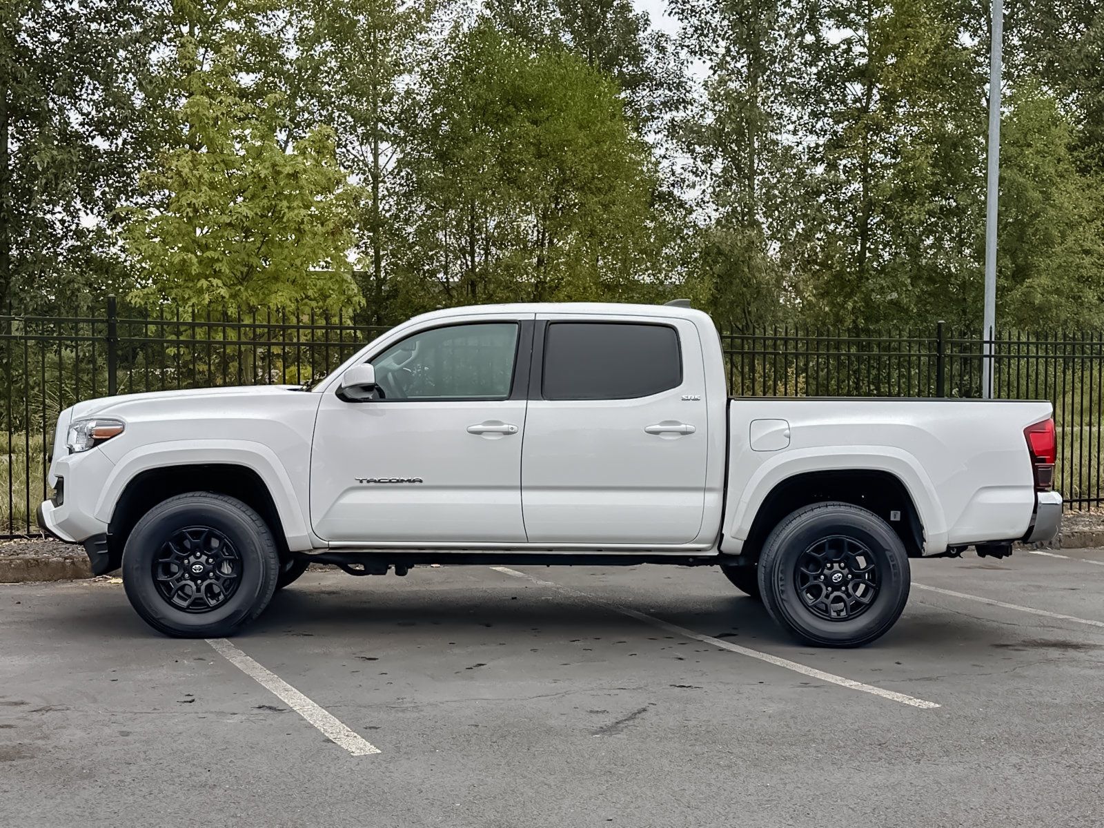 Used 2021 Toyota Tacoma SR5 AWD/4WD image 6