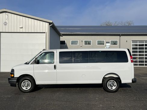 Used 2025 Chevrolet Express 3500 LT w/ LT Preferred Equipment Group RWD image 6