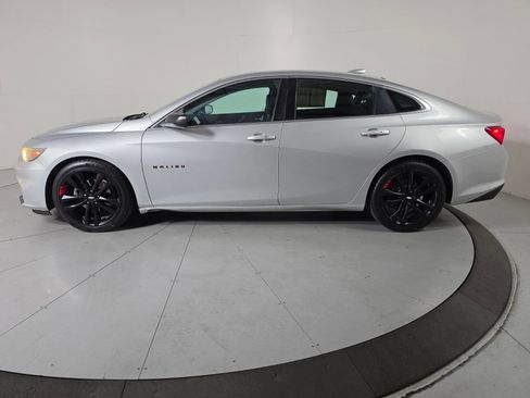 Used 2018 Chevrolet Malibu LT w/ Leather Package FWD image 2