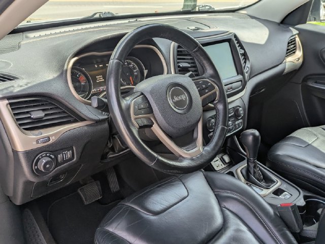 Used 2017 Jeep Cherokee Limited FWD image 31