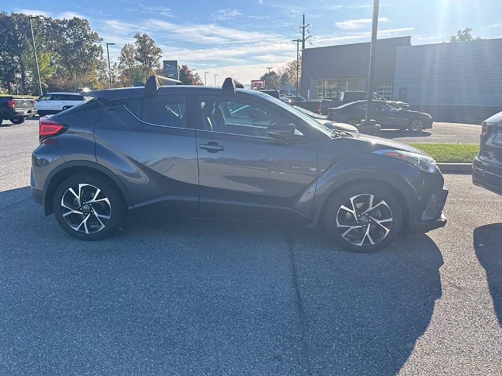 Used 2019 Toyota C-HR Limited FWD image 2