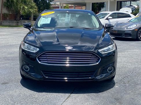 Used 2016 Ford Fusion SE w/ Equipment Group 202A FWD image 2