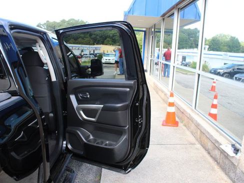 Used 2021 Nissan Titan SV w/ SV Convenience Package image 20