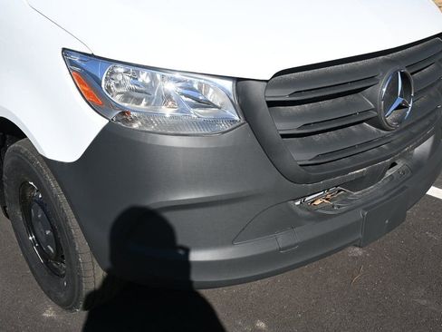 Used 2025 Mercedes-Benz Sprinter 2500 image 32