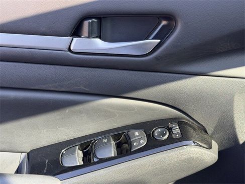 Used 2024 Nissan Altima 2.5 SR image 23