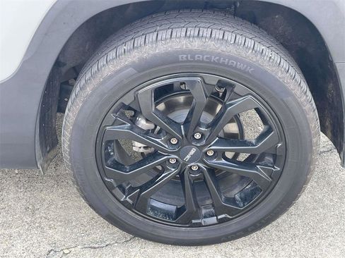 Used 2020 GMC Terrain SLE w/ Elevation Edition image 9