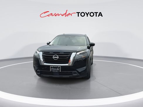 Used 2025 Nissan Pathfinder SV FWD image 3