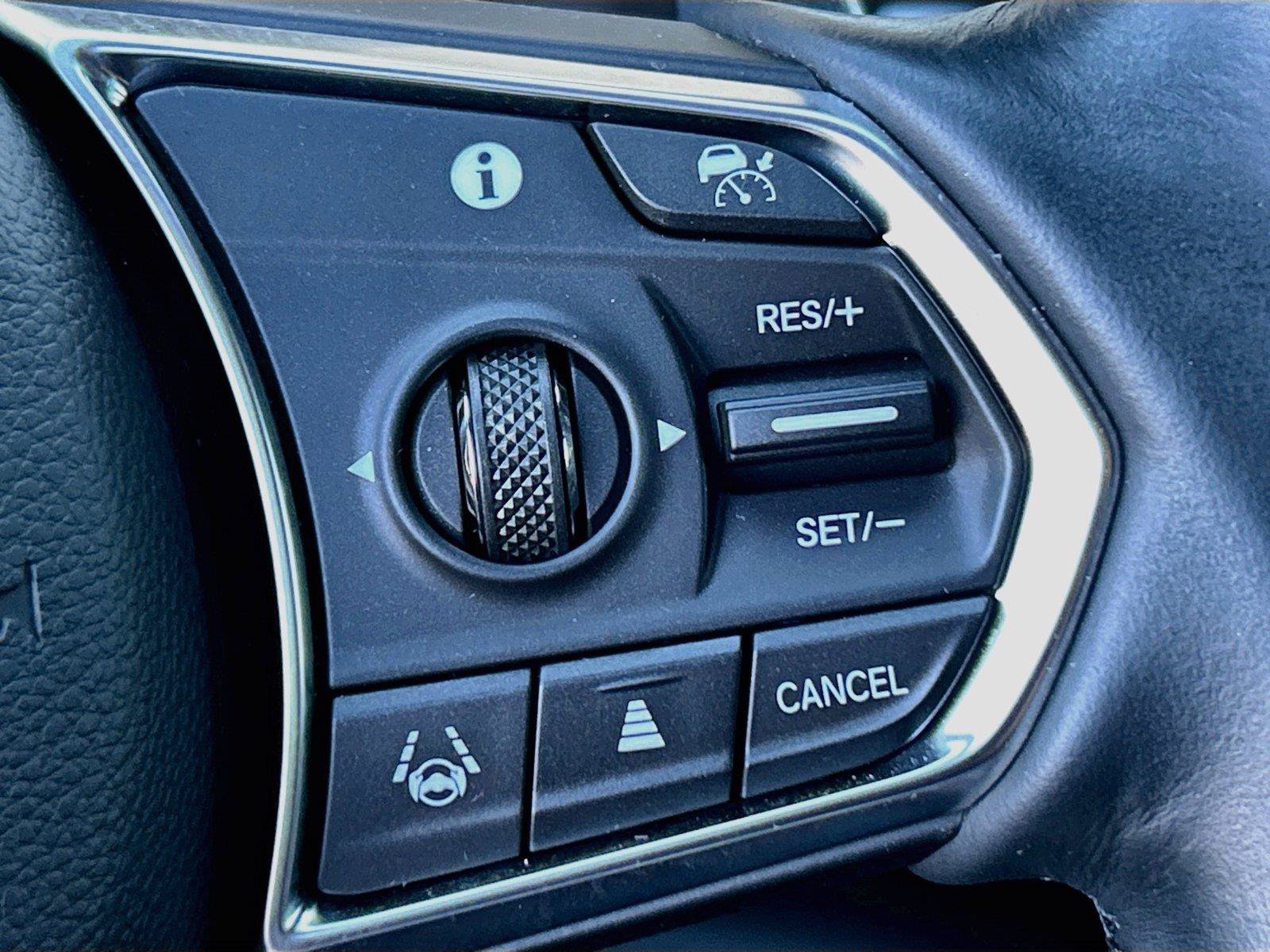 Used 2023 Acura MDX w/ Technology Package AWD/4WD image 40