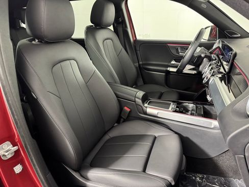 Certified 2025 Mercedes-Benz GLB 250 4MATIC image 12