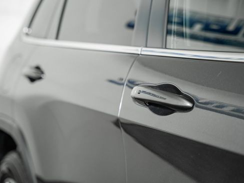 Used 2021 Jeep Cherokee Latitude Lux w/ Sun & Sound Group image 18