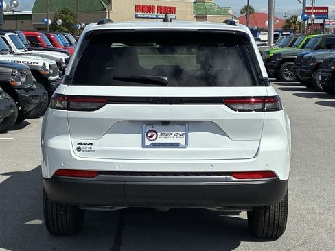 New 2026 Jeep Grand Cherokee Altitude AWD/4WD image 6