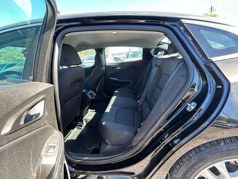 Used 2017 Chevrolet Malibu LT FWD image 14