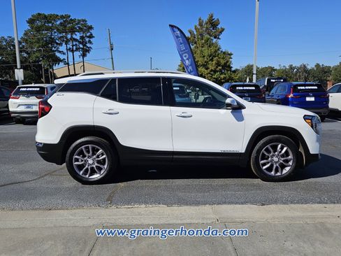 Used 2023 GMC Terrain SLT image 6
