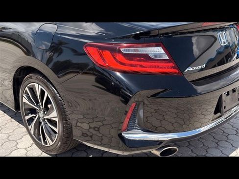 Certified 2017 Honda Accord EX-L image 18
