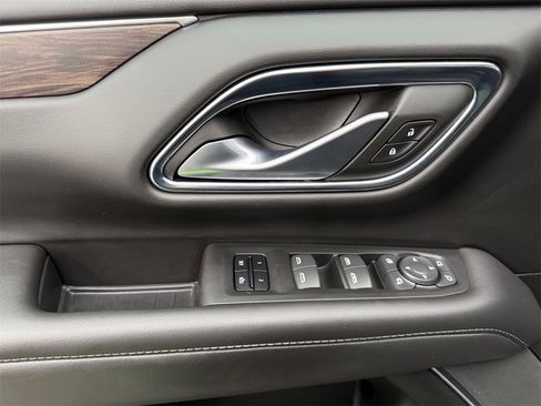 Used 2022 Chevrolet Tahoe LT w/ Luxury Package image 11