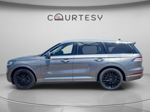 Used 2022 Lincoln Aviator Reserve w/ Equipment Group 201A RWD image 2