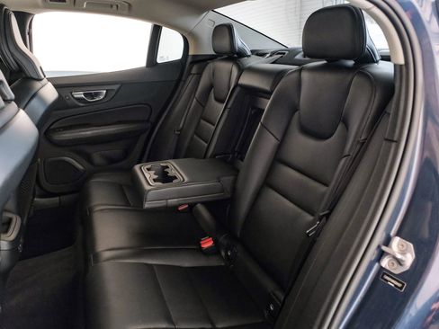 Used 2021 Volvo S60 T5 Momentum image 31