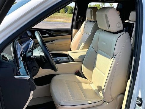Used 2023 Cadillac Escalade Premium Luxury AWD/4WD image 21