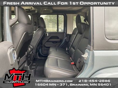 Used 2024 Jeep Wrangler Unlimited Sahara w/ Technology Group AWD/4WD image 9