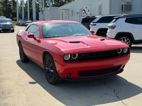 Used 2021 Dodge Challenger SXT w/ Driver Convenience Group AWD/4WD image 4
