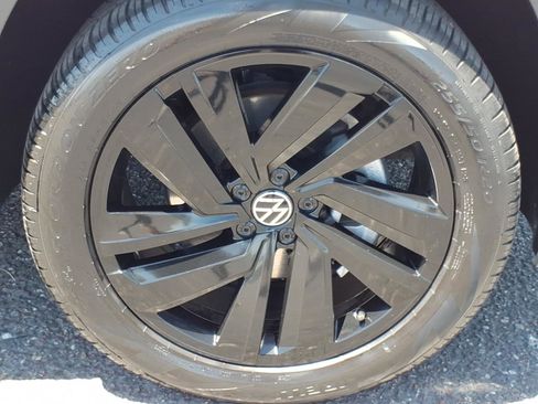 Certified 2023 Volkswagen Atlas Cross Sport SE w/ Black Wheel Package FWD image 9