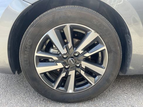 Used 2025 Nissan Versa SV image 30