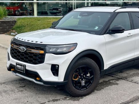 Used 2026 Ford Explorer Tremor w/ Tremor Convenience Package AWD/4WD image 2
