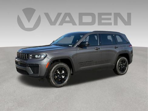 New 2026 Jeep Grand Cherokee Altitude RWD image 21
