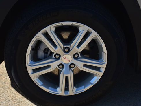 Used 2024 GMC Terrain SLE image 10