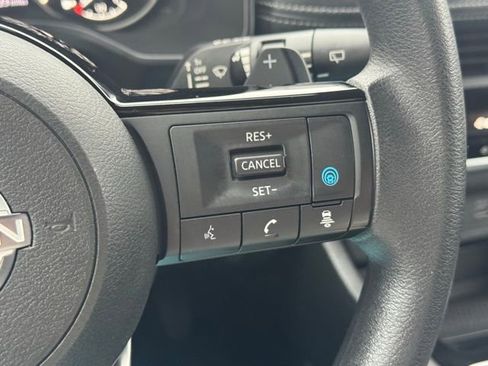 Used 2023 Nissan Rogue SV image 29