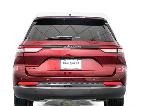 Used 2025 Jeep Grand Cherokee Altitude AWD/4WD image 6