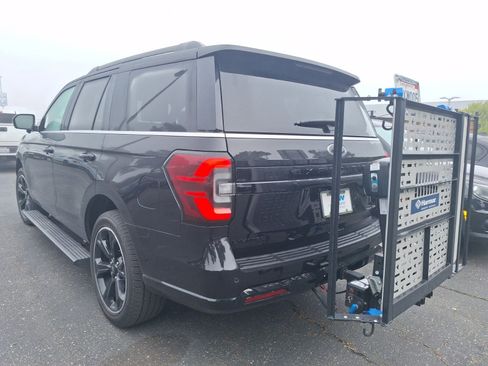 Used 2024 Ford Expedition Limited image 4