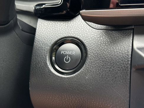 Used 2025 Toyota Camry XLE image 13