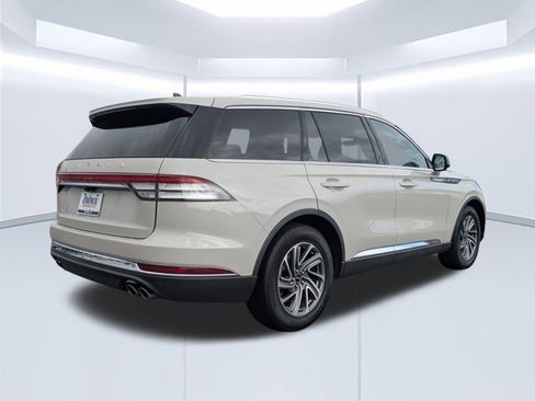 Used 2023 Lincoln Aviator Standard SUV image 3