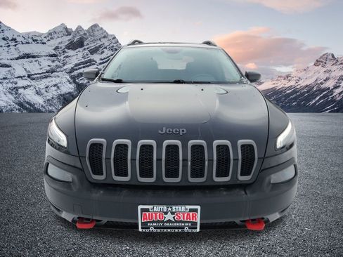Used 2018 Jeep Cherokee Trailhawk w/ Cold Weather Group image 8