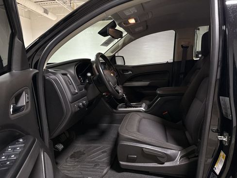 Used 2022 Chevrolet Colorado LT w/ Safety Package AWD/4WD image 18