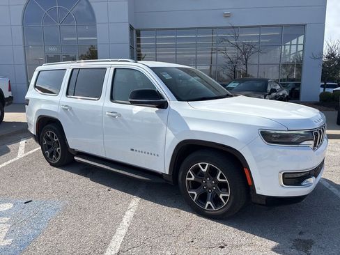 Used 2023 Jeep Wagoneer Series III w/ Preferred Equipment Group image 35