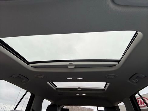 Used 2020 Chevrolet Traverse High Country image 13