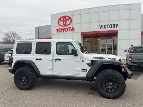 Used 2023 Jeep Wrangler Unlimited Sport image 3