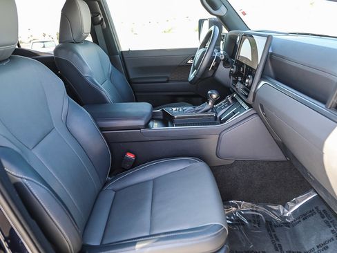 Used 2025 Lexus GX 550 w/ Accessory Package (Z1) image 16