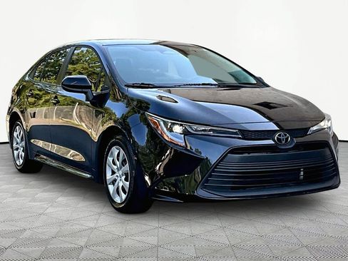 Certified 2025 Toyota Corolla LE FWD image 5